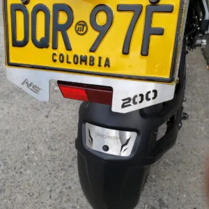 Portaplacas NS200 - Lujo con Calado Pulsar